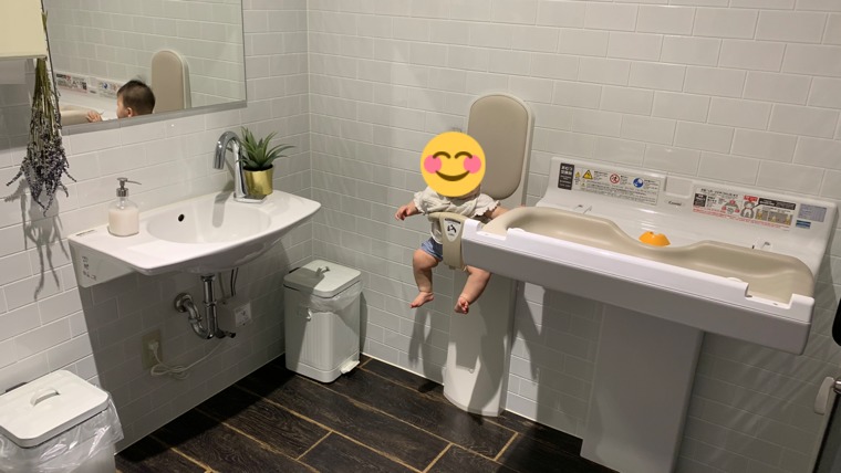 トイレのオムツ替え台